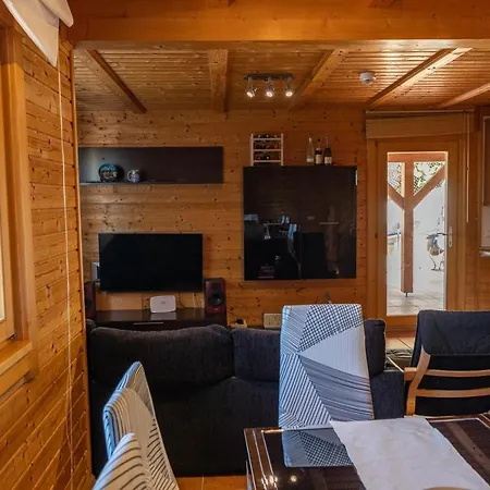 Casa De Madera En بيت للعطل كالافيل