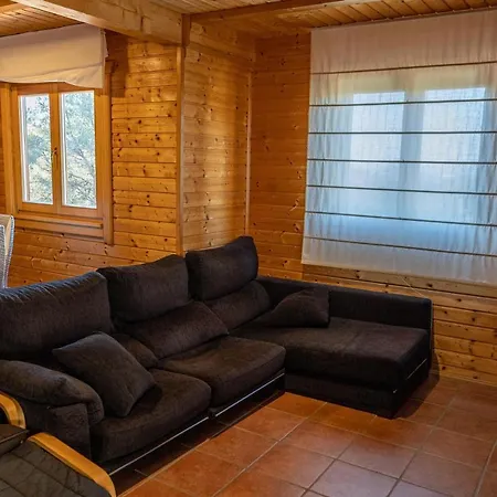 بيت للعطل Casa De Madera En *