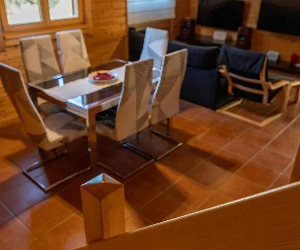 Casa De Madera En * カラフェル